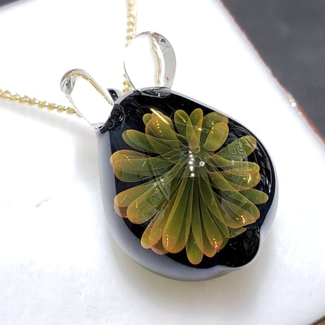 お花うさぎのペンダント-金木犀-