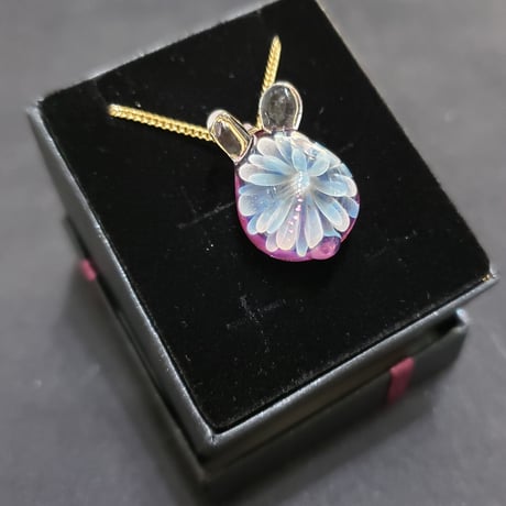 雪の華うさぎのペンダント（ピアス、イヤリング変更可）‐663