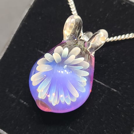 雪の華うさぎのペンダント-