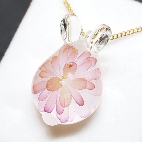 【春限定】桜うさぎのペンダント(三日月オパール入り)-