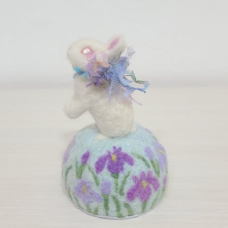 [羊毛針刺し(ミニ)]  ウサギ(花菖蒲)