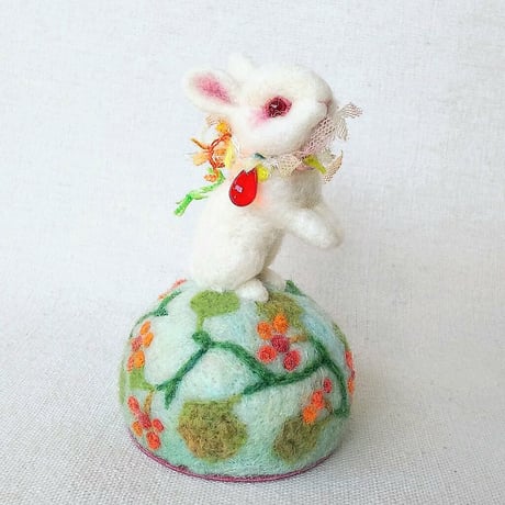 [羊毛針刺し(ミニ)]  ウサギと山帰来