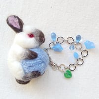 [バッグチャーム] ウサギと毛糸玉