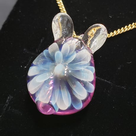雪の華うさぎのペンダント（ピアス、イヤリング変更可）‐663