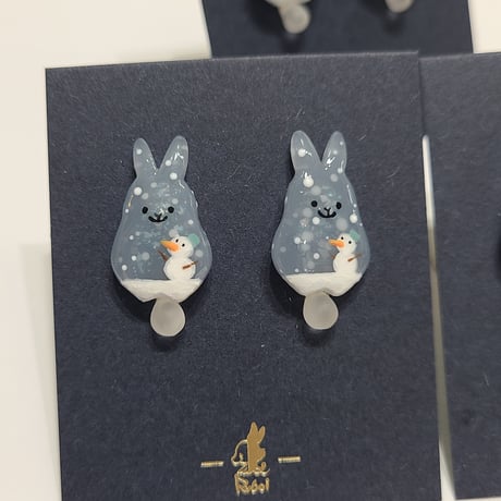 おすわりクッキーラビッツ(雪こんこ)（ピアス/イヤリング）