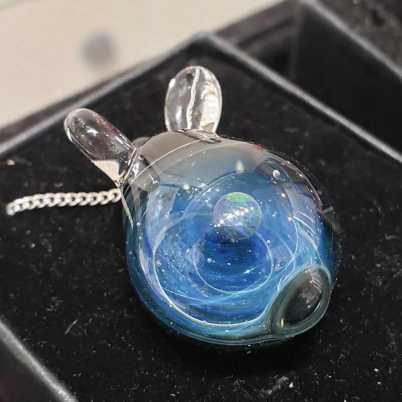 宇宙うさぎのペンダント-566 | rabbica ONLINE STORE