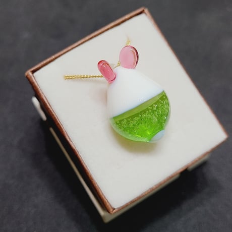 クリームソーダうさぎのペンダント-