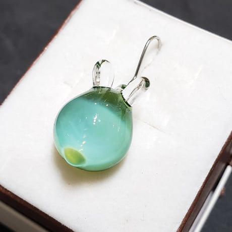 ミニうさぎのピアス（イヤリング変更可）‐274