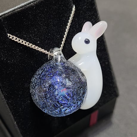 うさぎと天の川のペンダント(オパール入り)-812