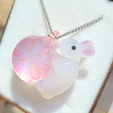 うさぎと桜のペンダント-908