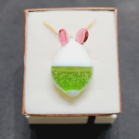 クリームソーダうさぎのペンダント-