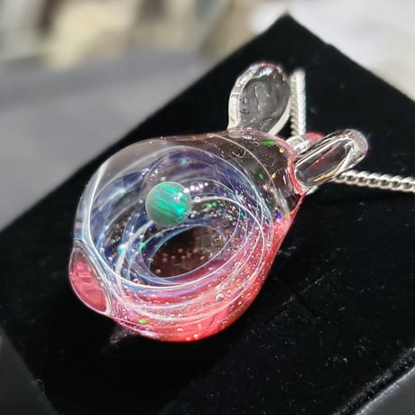 宇宙うさぎのペンダント‐578