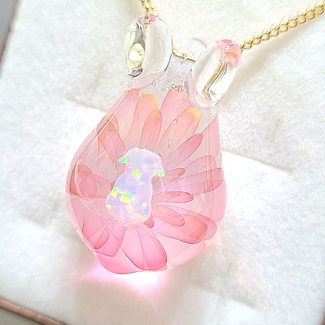 【春限定】桜うさぎのペンダント(ロップオパール入り)-917