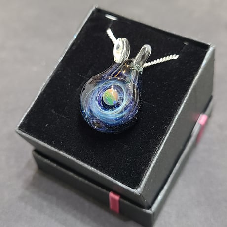 宇宙うさぎのペンダント-