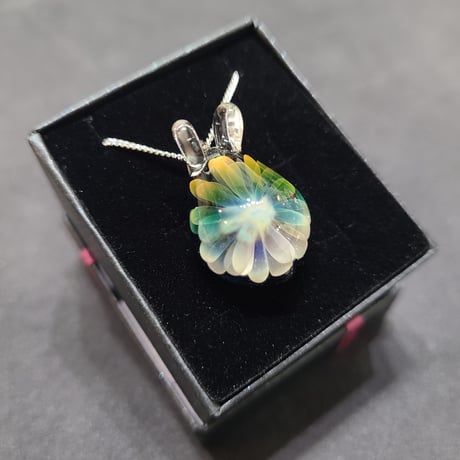 虹の花うさぎのペンダント-