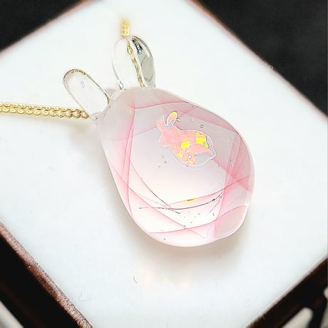 うさぎのペンダント(格子模様/うさぎ型オパール入り)-867