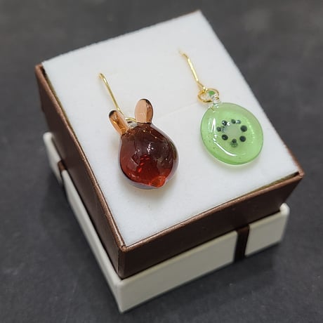 キウイとミニうさぎのピアス（イヤリング変更可）-821