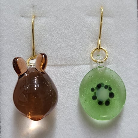 キウイとミニうさぎのピアス（イヤリング変更可)-822