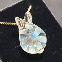 雪の華うさぎのペンダント‐