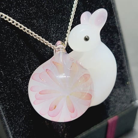 うさぎと桜のペンダント-733