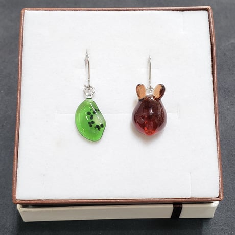 キウイとミニうさぎのピアス（イヤリング変更可）