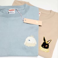 刺繍Tシャツ【白の女王/赤の女王】