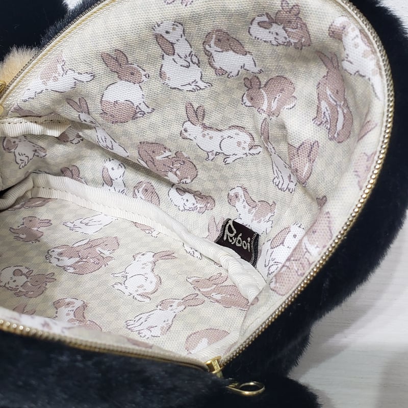 匿名希望¨̮⃝様 オーダーページ ✩ お出かけポーチ ふわふわのポーチさん ブラックオター | rabbica ONLINE STORE