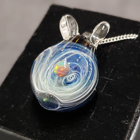 宇宙うさぎのペンダント‐564