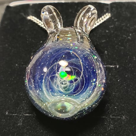 宇宙うさぎのペンダント‐