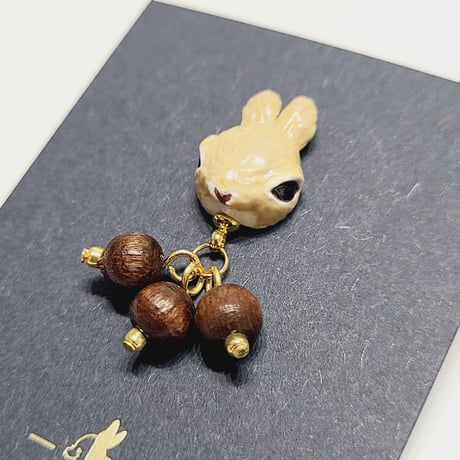 ●ふんばりうさぎ●ピアス  【立ち耳・フォーン】
