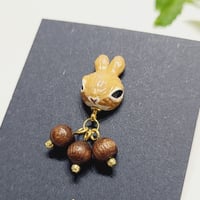 ●ふんばりうさぎ●ピアス  【立ち耳・オレンジ】
