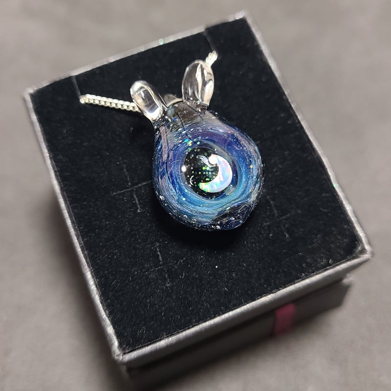 宇宙うさぎのペンダント‐786 | rabbica ONLINE STORE