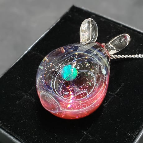 宇宙うさぎのペンダント‐579
