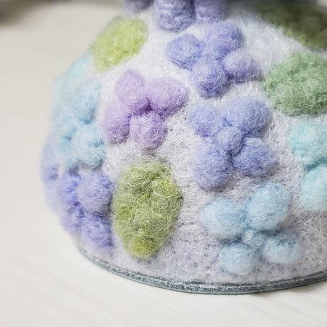 ［羊毛針刺し］ウサギと砂糖菓子紫陽花