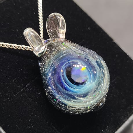 宇宙うさぎのペンダント-