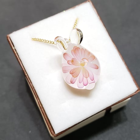 【春限定】桜うさぎのペンダント(三日月オパール入り)-