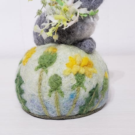 ［羊毛針刺し］ウサギとタンポポ