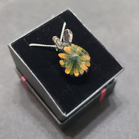 お花うさぎのペンダント-金木犀-