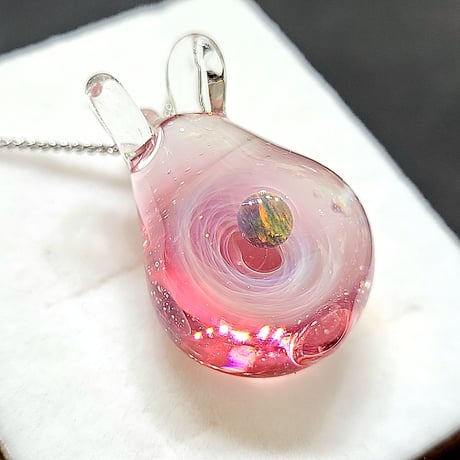 宇宙うさぎのペンダント-
