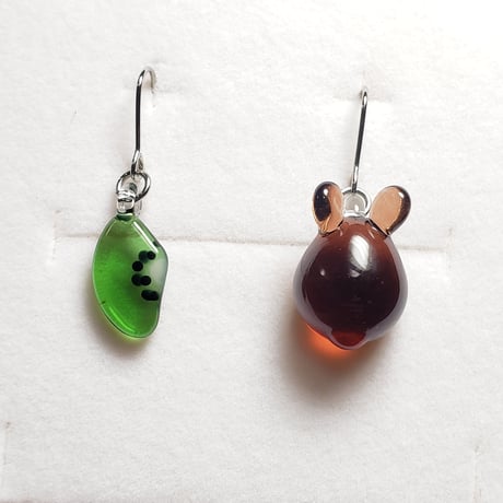 キウイとミニうさぎのピアス（イヤリング変更可）