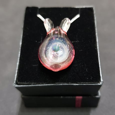 宇宙うさぎのペンダント‐665