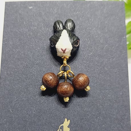 ●ふんばりうさぎ●ピアス  【立ち耳・ダッチ黒】
