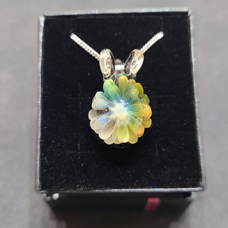 虹の花うさぎのペンダント-