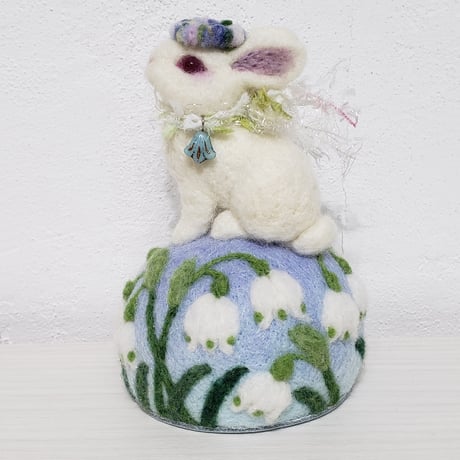 ［羊毛針刺し］ウサギとスノーフレーク