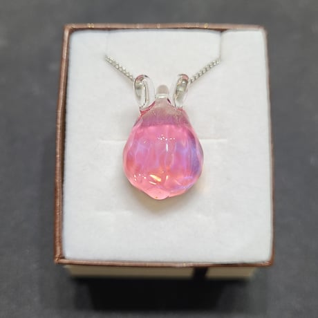 水面うさぎのペンダント（オパール入り）-