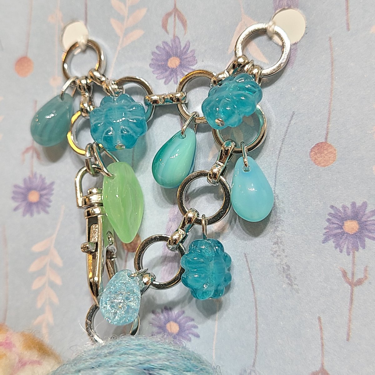 SOLD◆ハンドメイド バッグチャーム うさぎ ガラス 革タグ ビーズ SOLD◇ハンドメイド バッグチャーム うさぎ ガラス 革タグ ビーズ