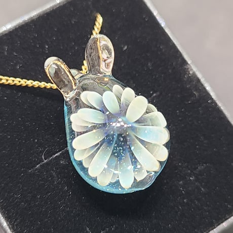 雪の華うさぎのペンダント-