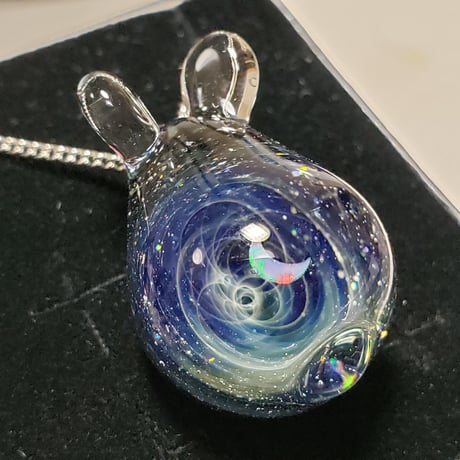宇宙うさぎのペンダント‐