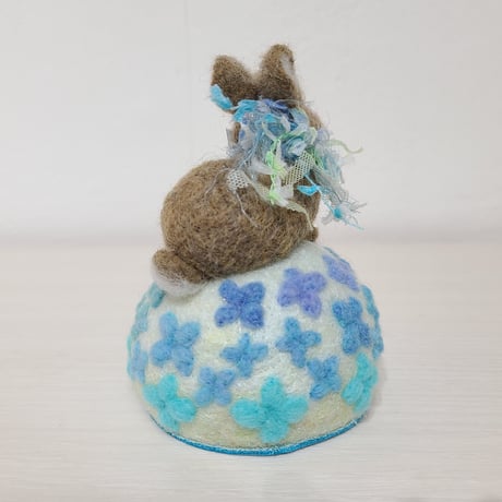 ［羊毛針刺し］ウサギと紫陽花