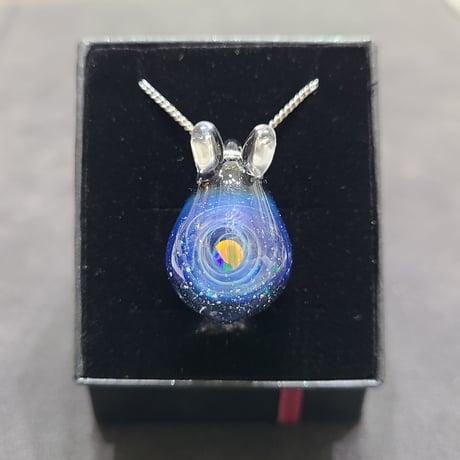 宇宙うさぎのペンダント-